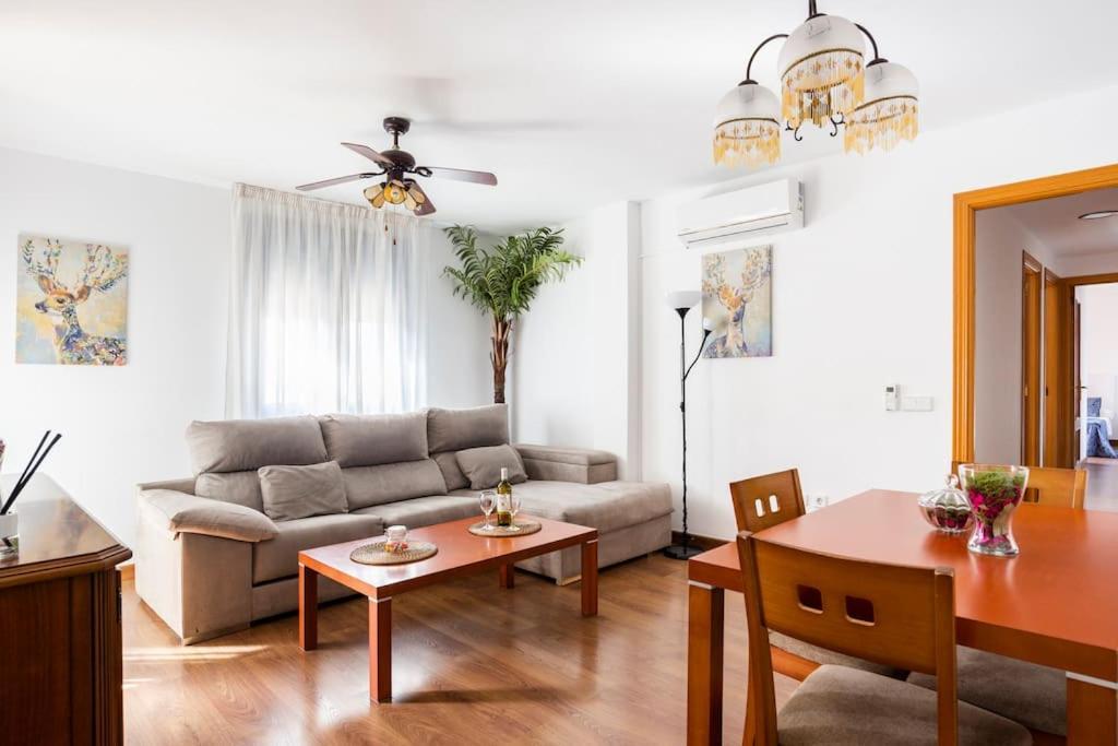 Apartamento Junto estación tren y la playa, GARAJE INCLUIDO Málaga Exterior foto